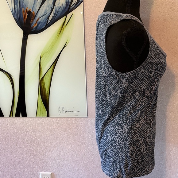 shirt size medium - Picture 3 of 6